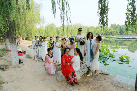 河北邯鄲市模特行業(yè)協(xié)會(huì)羅蘭藝術(shù)團(tuán)演出《中國夢(mèng)》