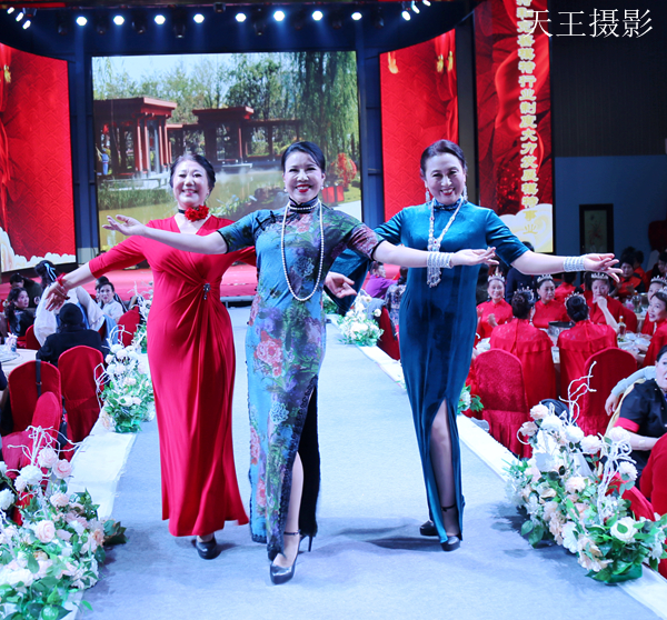 邯鄲市模特行業(yè)協(xié)會2020“筑夢遠航 贏在未來”迎新年大型聯(lián)歡會  國際范模特隊演出視頻